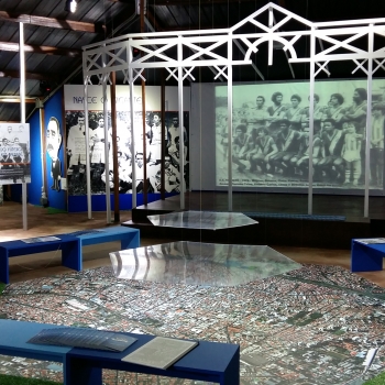 Cenografia e expografias para unidades do SESC.
